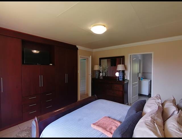 3 BEDROOM FREEHOLD FOR SALE IN MEIRINGSPARK